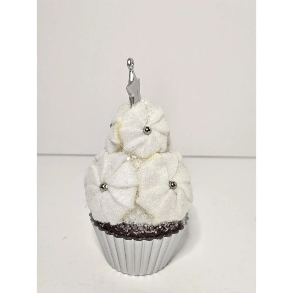 Hallmark 2021 Star-Tipped Sweetness Christmas Cupcakes Ornament 12th Series NIB